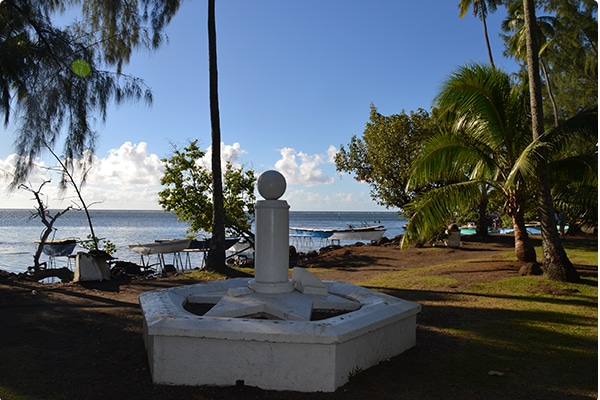 Cooks Monument in Tahiti