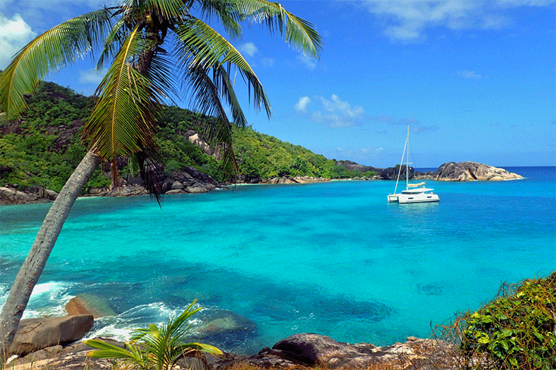 image of Catamaran adventure sailing in Seychelles for young adults (18-25y/o)