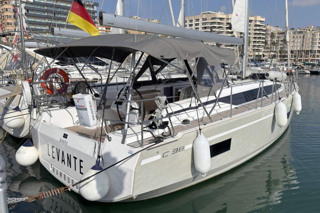 Bavaria C38 Levante