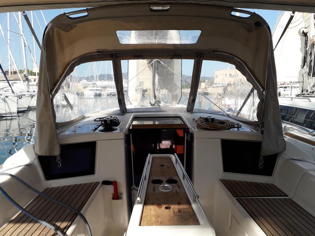 Dufour 360 GL Happy Planet