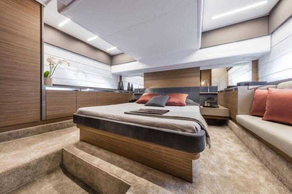 Ferretti Yachts 450 Dream