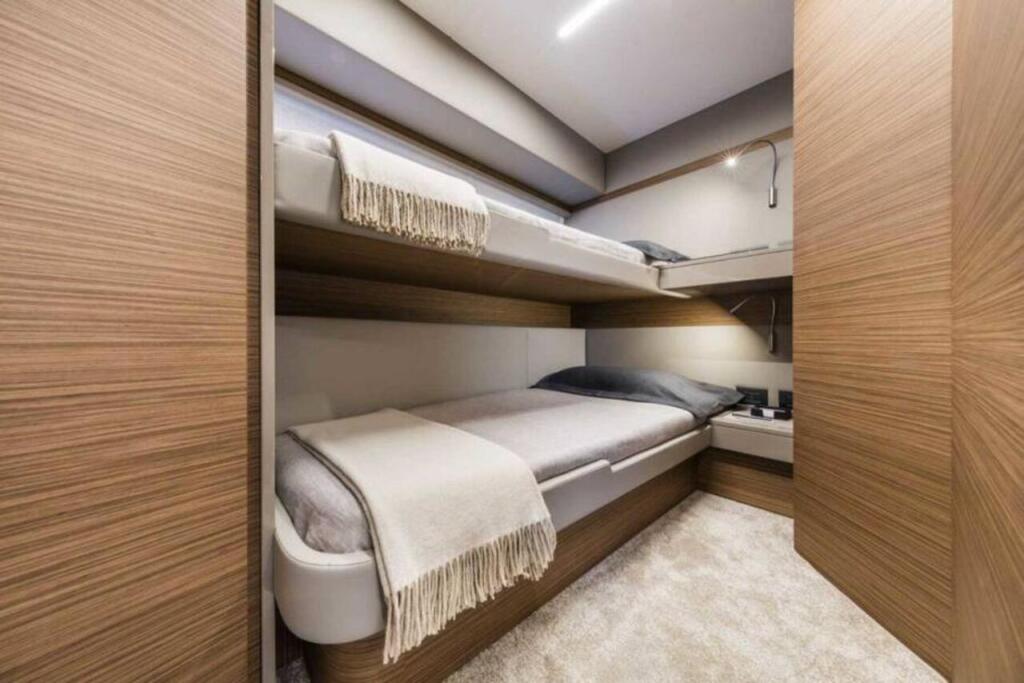 Ferretti Yachts 450 Dream