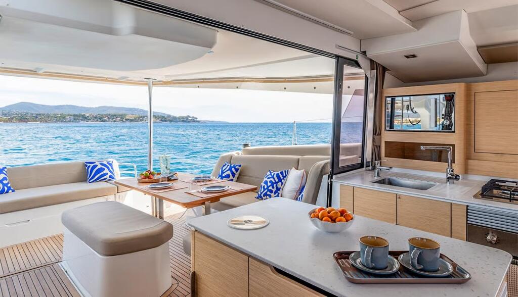 Fountaine Pajot FP 44 Maestro Cat-O-Caster