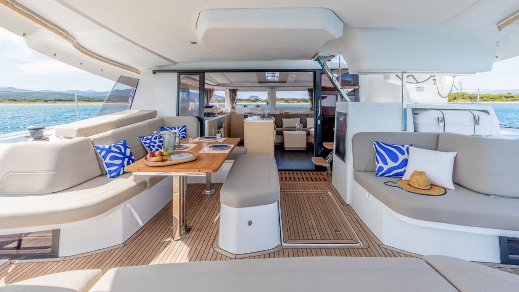 Fountaine Pajot FP 44 Maestro DIVER DOG