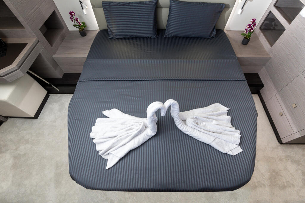 Fountaine Pajot MY6 Emy 6