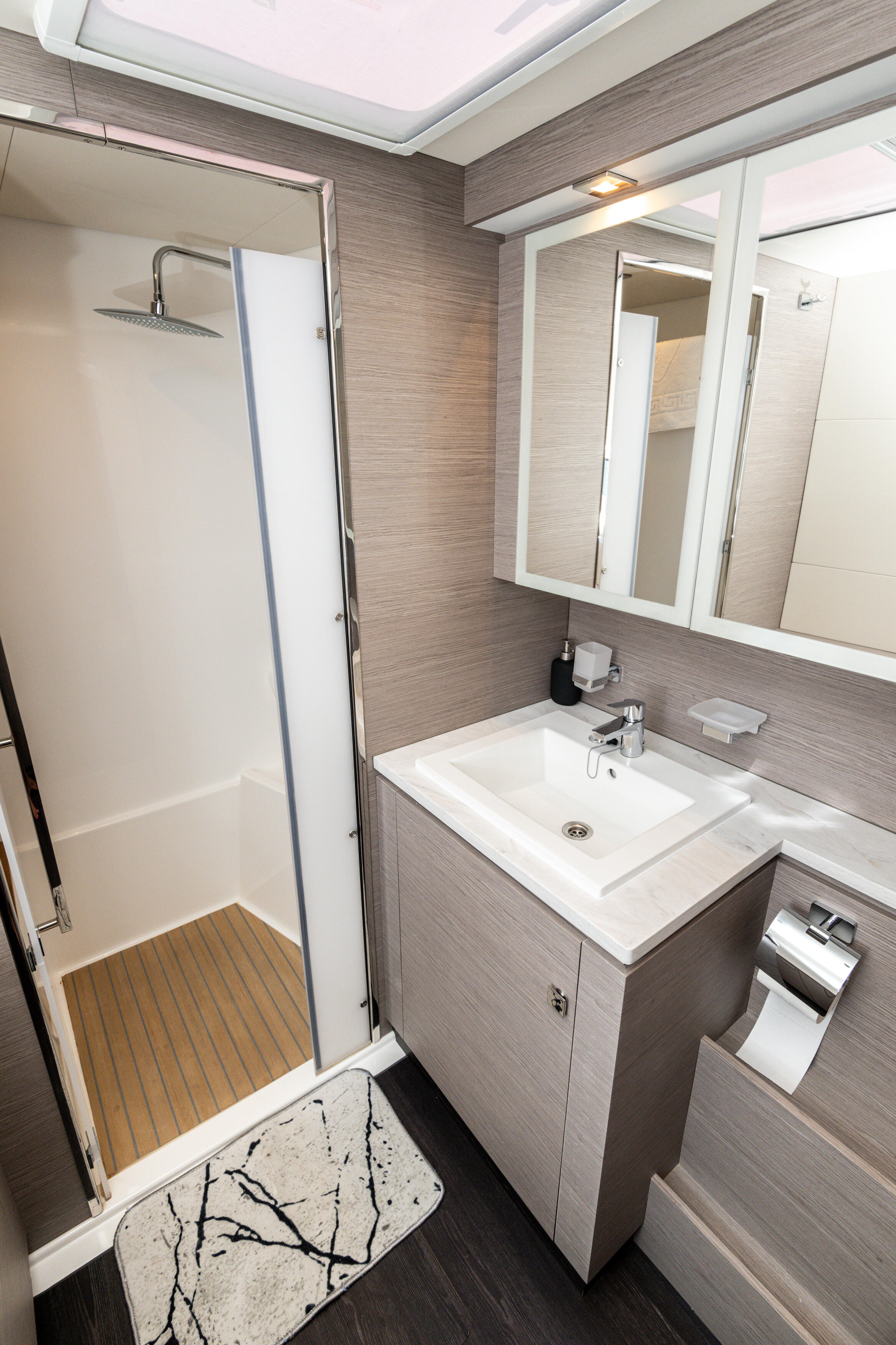 Fountaine Pajot MY6 Emy 6