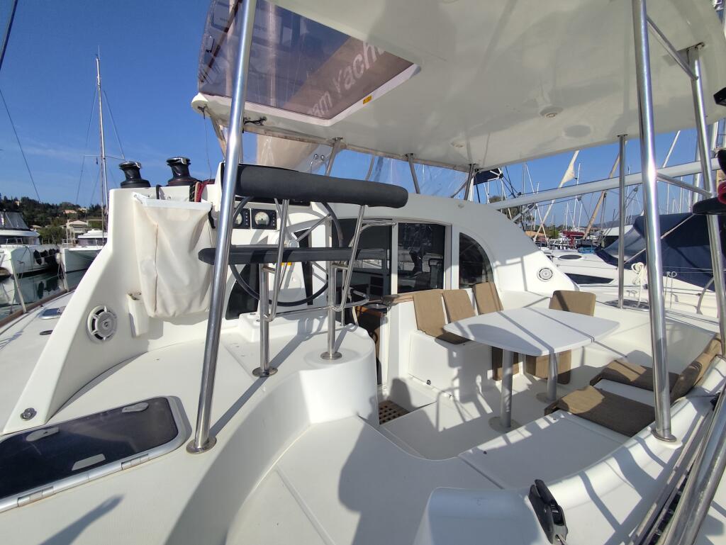 Lagoon 380 Whooper
