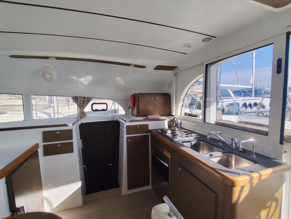 Lagoon 380 Whooper