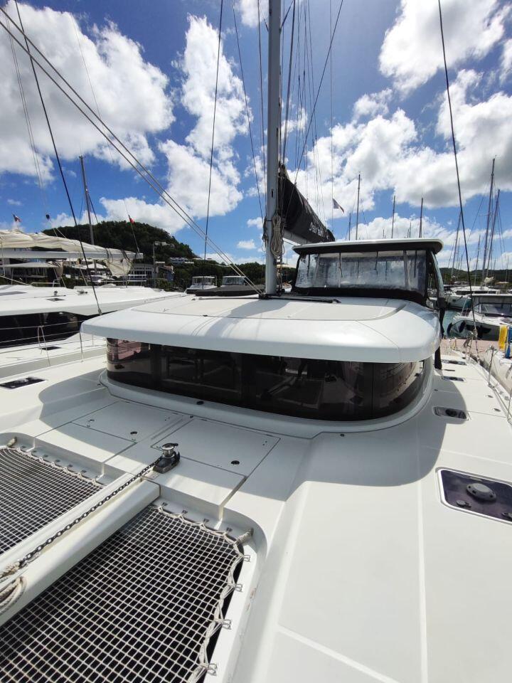 Lagoon 42 VIOLET