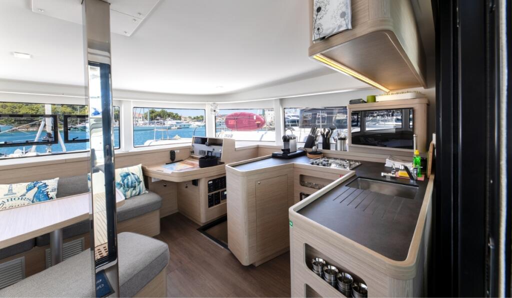 Lagoon 42 Balance 5