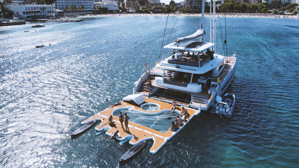 Lagoon Sixty 5 TriWing Endor