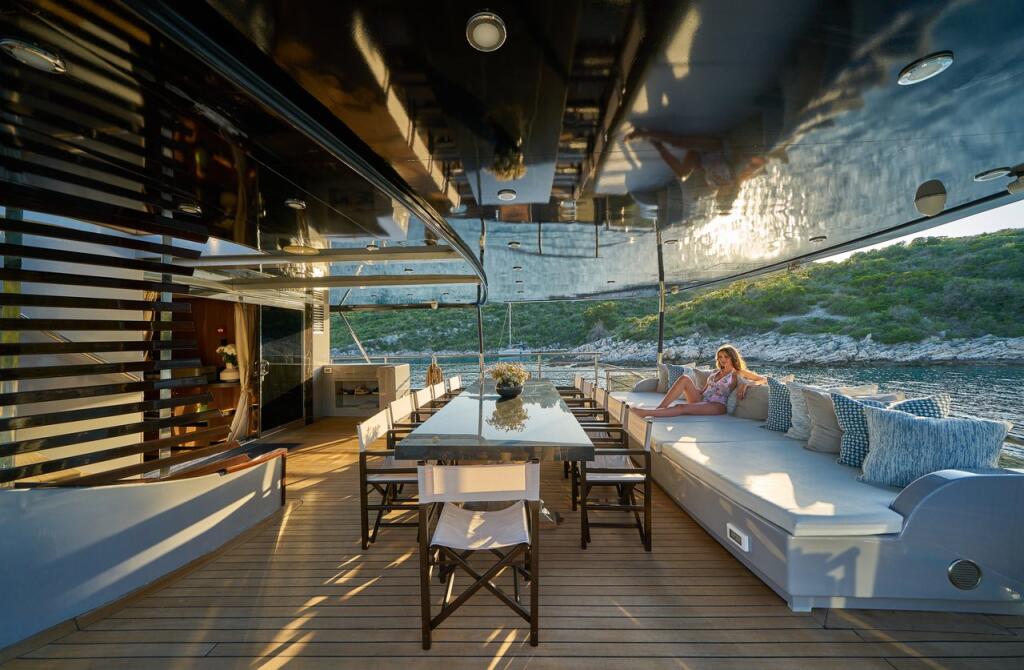 M/S Rara Avis Rara Avis
