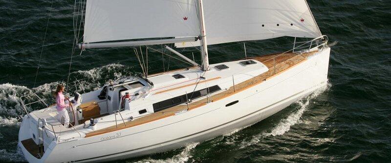 Oceanis 37 White Horse
