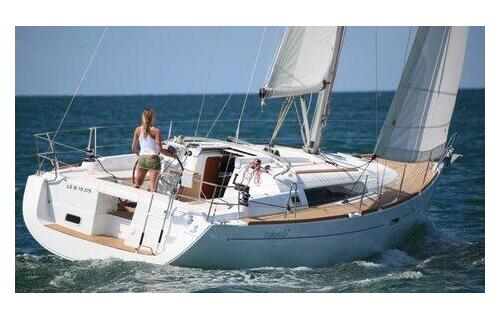 Oceanis 37 White Horse