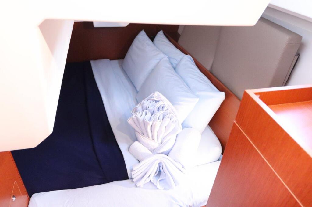 Oceanis 38.1 Arun