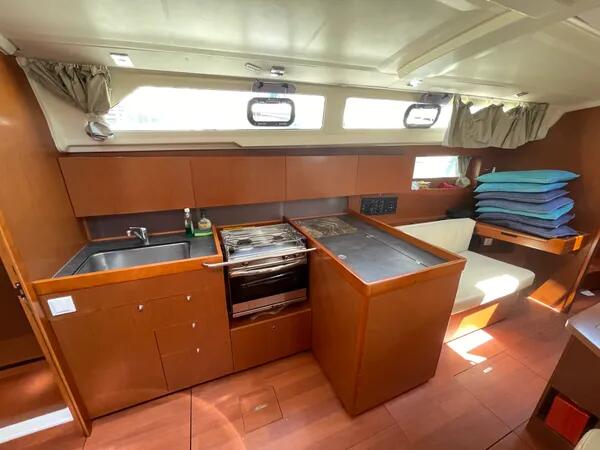 Oceanis 41.1 Black Lion