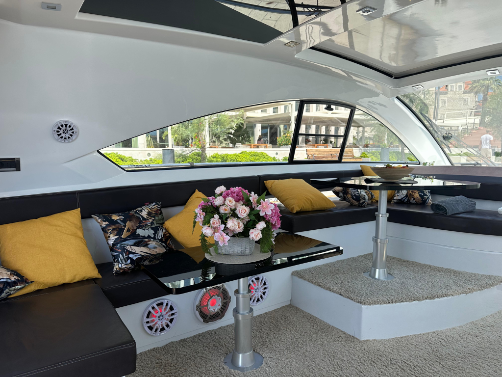 Pearlsea 56 Coupe Silver Arrow