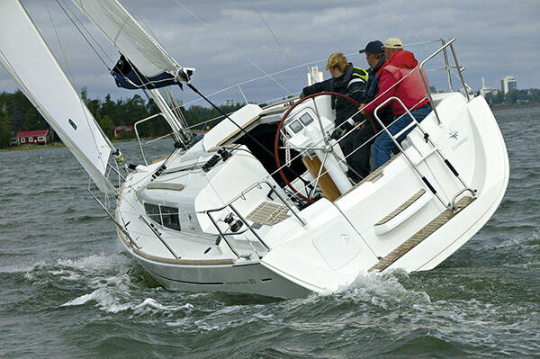 Sun Odyssey 30i Lightning