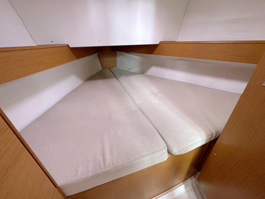 Sun Odyssey 30i Storm