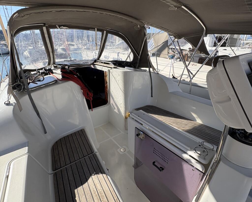 Sun Odyssey 36i Sail Mira