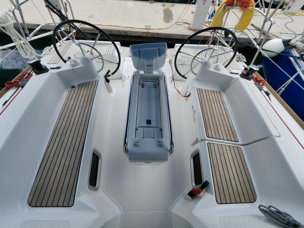 Sun Odyssey 389 Islanders