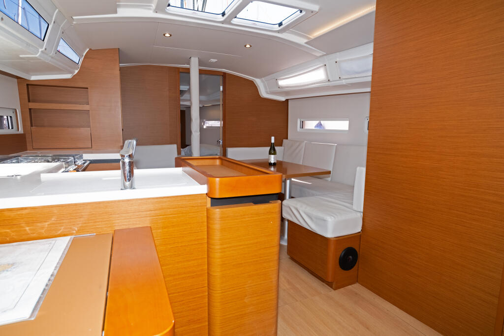 Sun Odyssey 410 Lowe