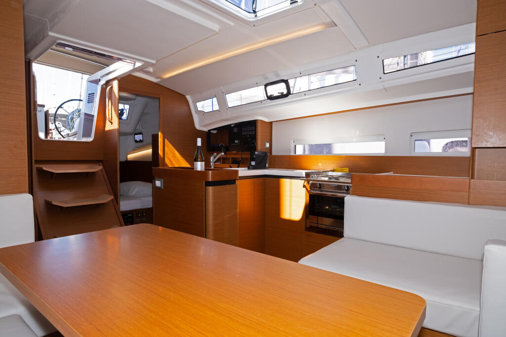 Sun Odyssey 410 Lowe