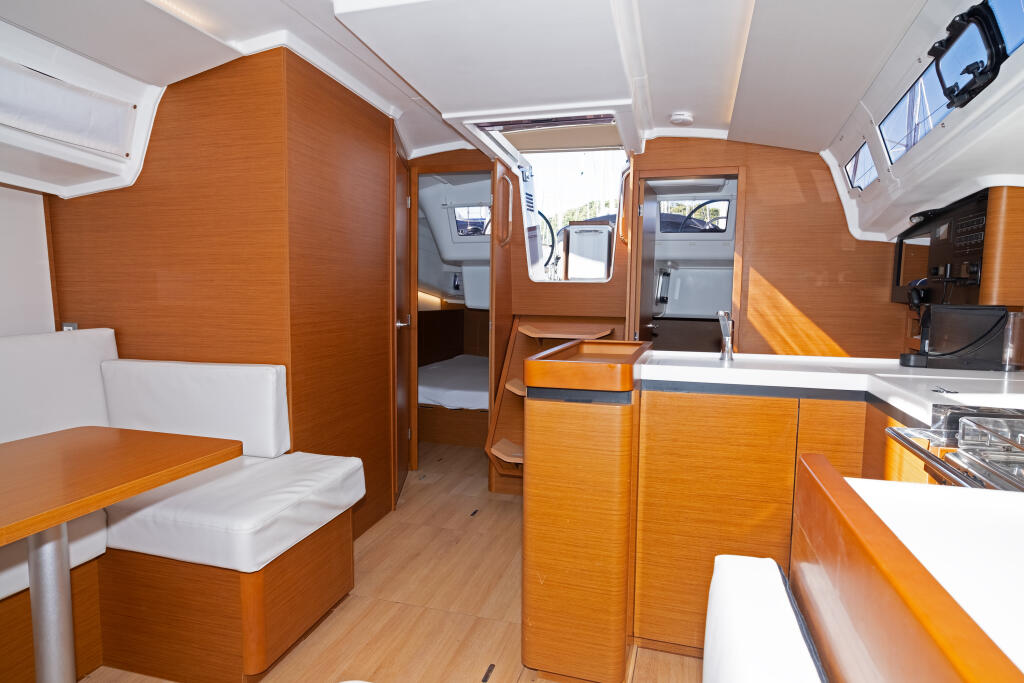Sun Odyssey 410 Lowe