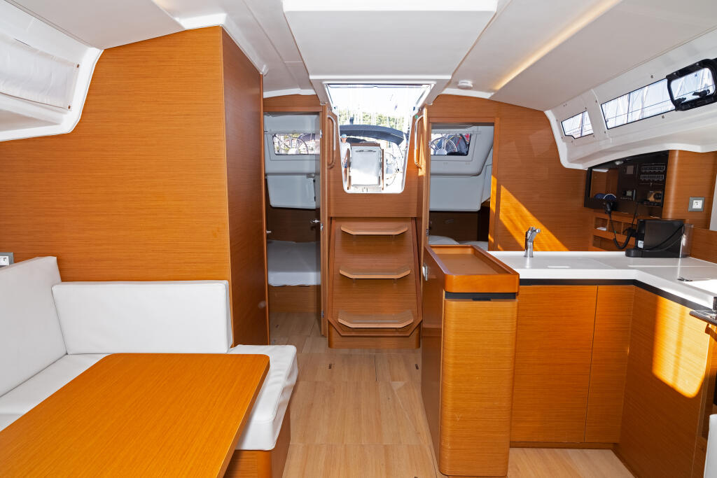 Sun Odyssey 410 Lowe