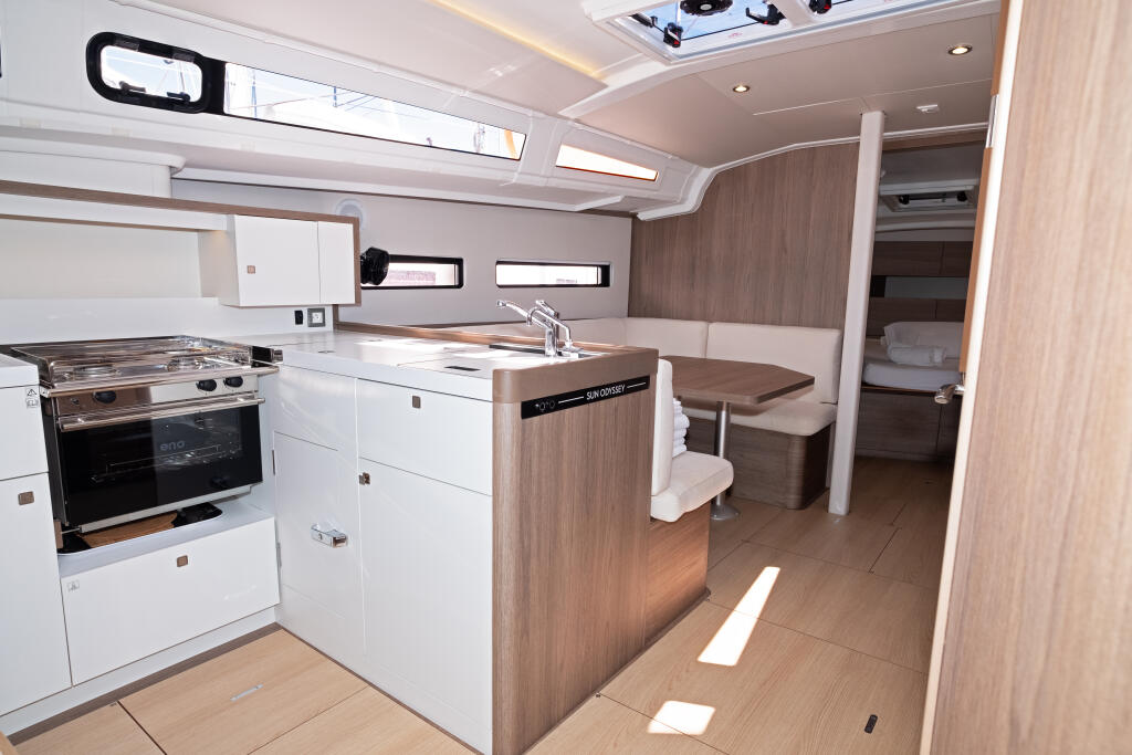 Sun Odyssey 415 Sutivan